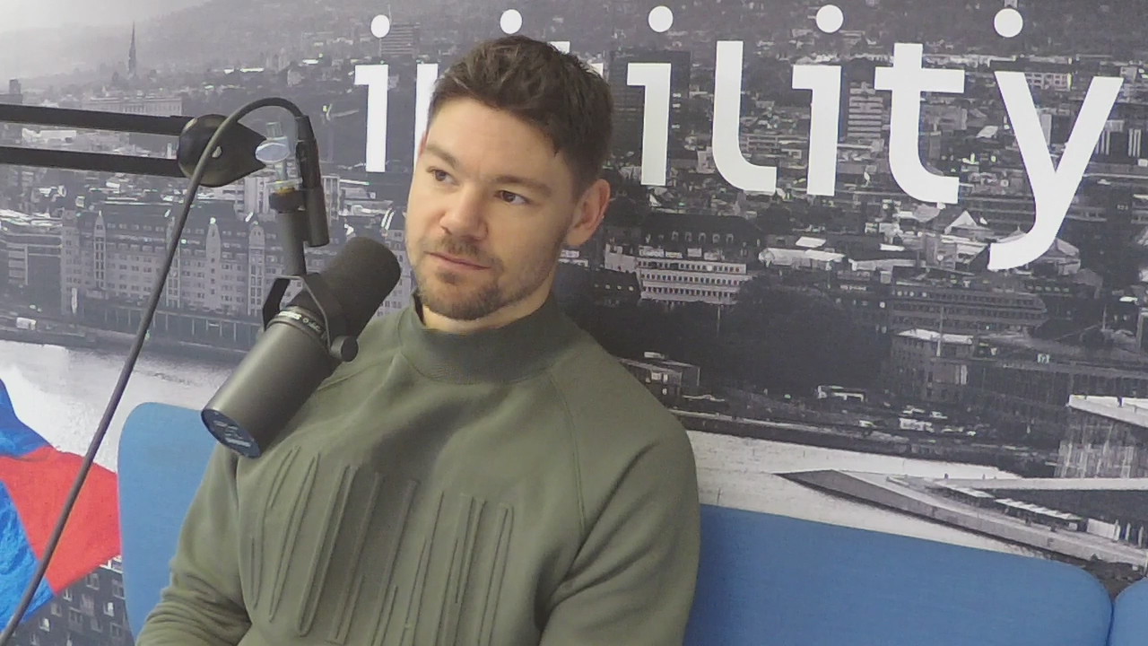 Kapteinen takker for seg